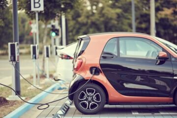 electric cars are becoming more popular, but they're not yet able to power your home.