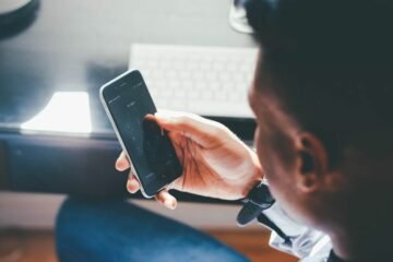 A new study from University College London looked at how a smartphone could improve memory as a way to store extra information.