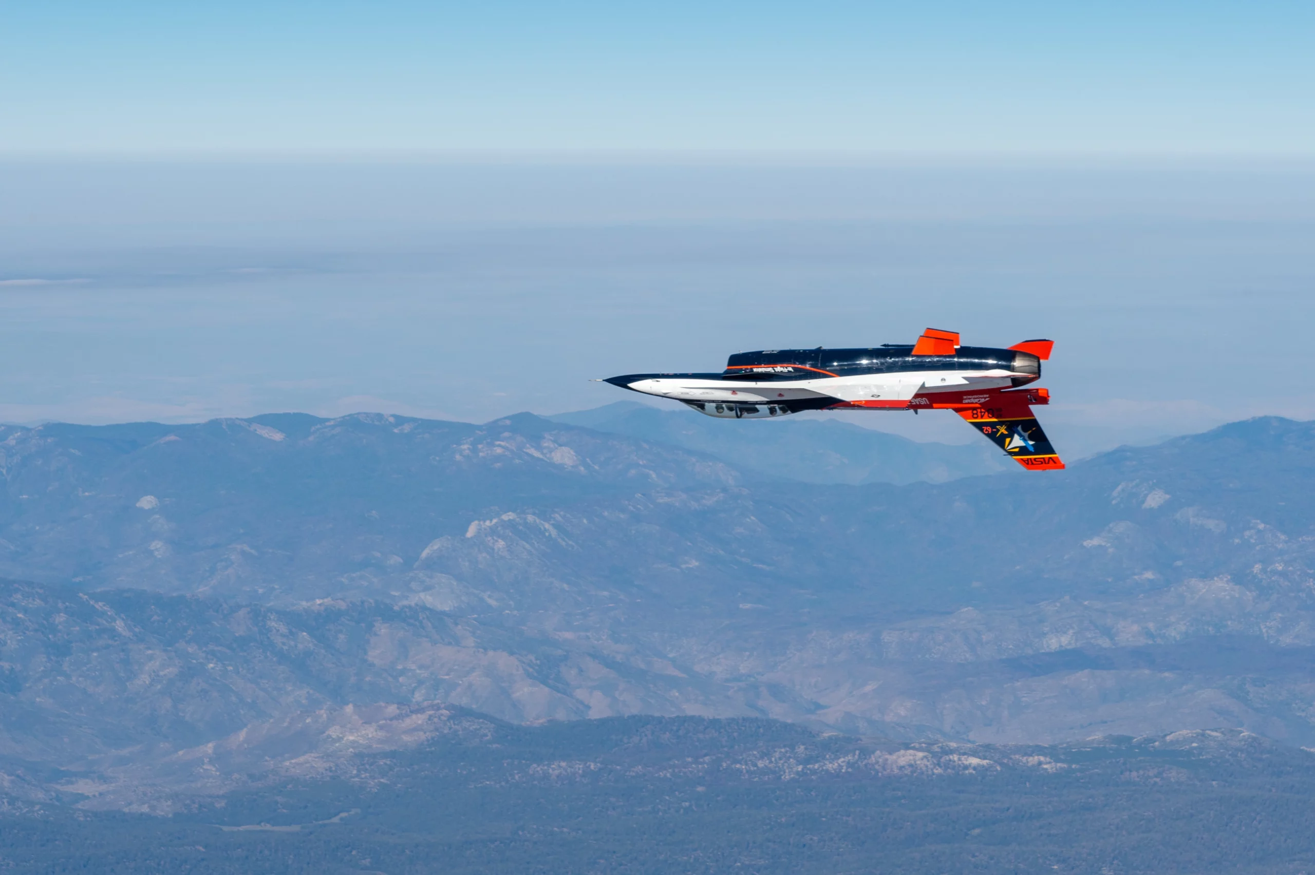 DARPA’s Groundbreaking “ACE” Program and X-62A Becomes First AI-Controlled Jet to Dogfight Against Manned F-16 in Real-World