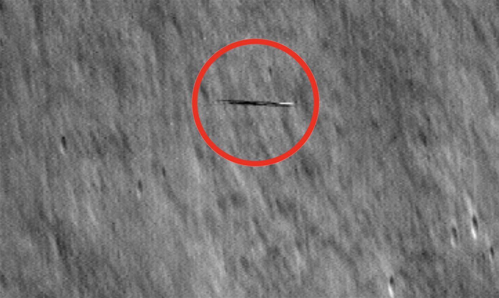Mire lo que el Lunar Reconnaissance Orbiter de la NASA detectó acelerando en órbita alrededor de la Luna